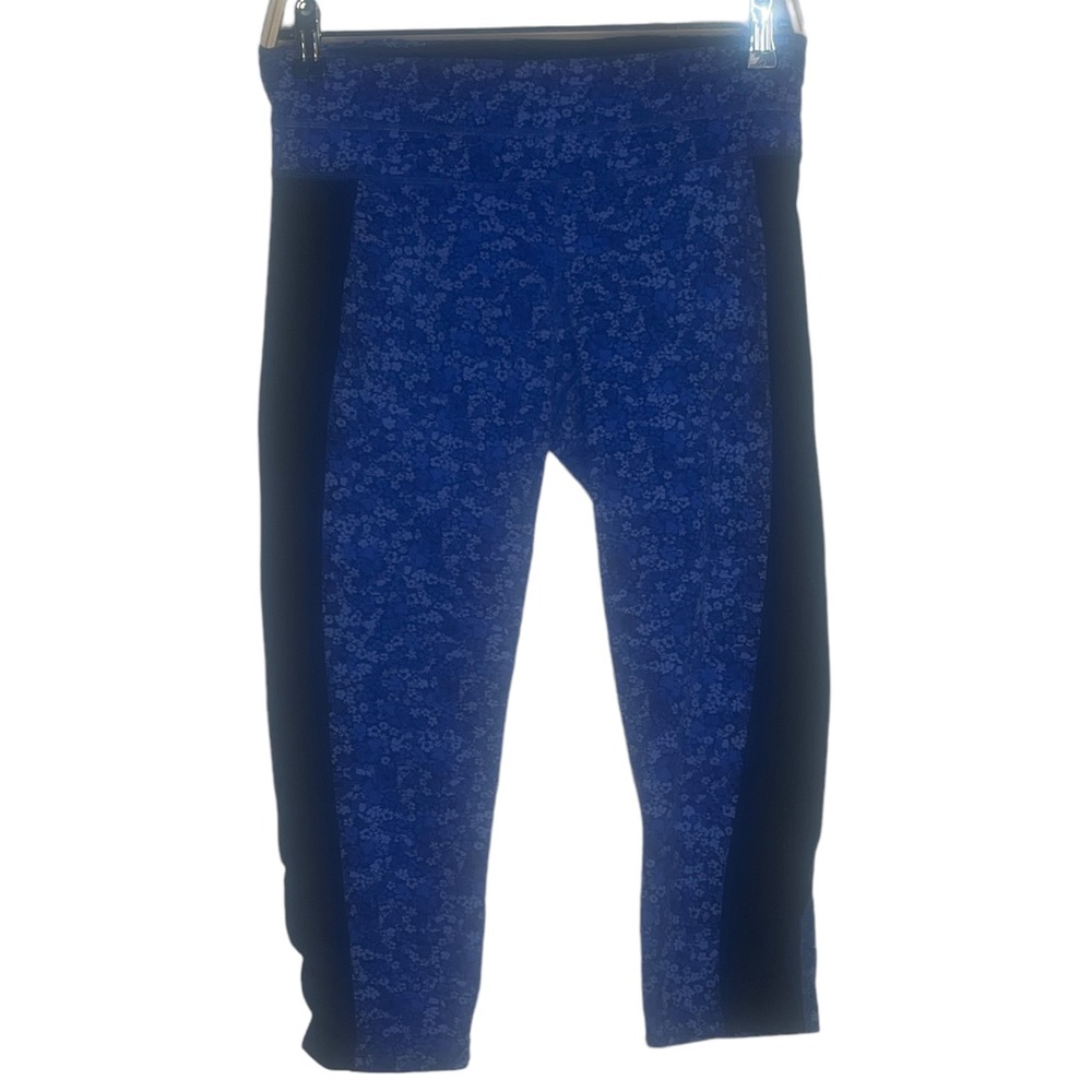 Athleta Blue Floral Ditsy Size Medium Cropped Leggings